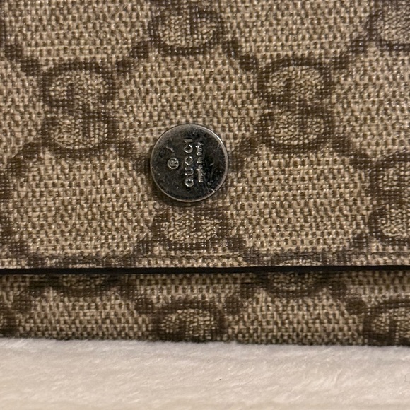 GUCCI GG Logo PVC 6 Ring Key Holder - Picture 6 of 11